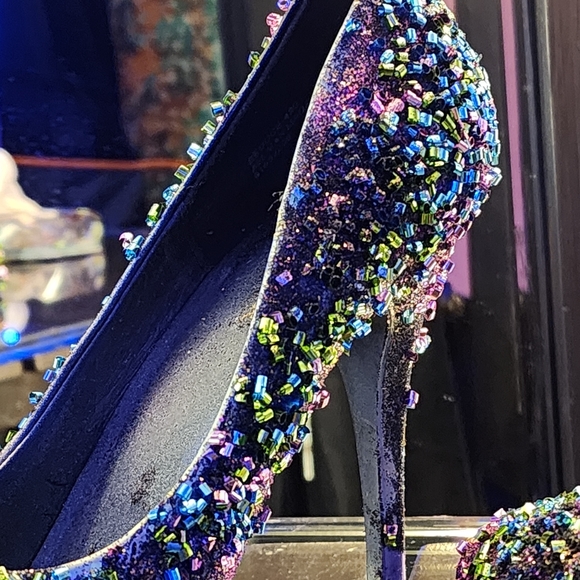 Art Pumps - Picture 2 of 6